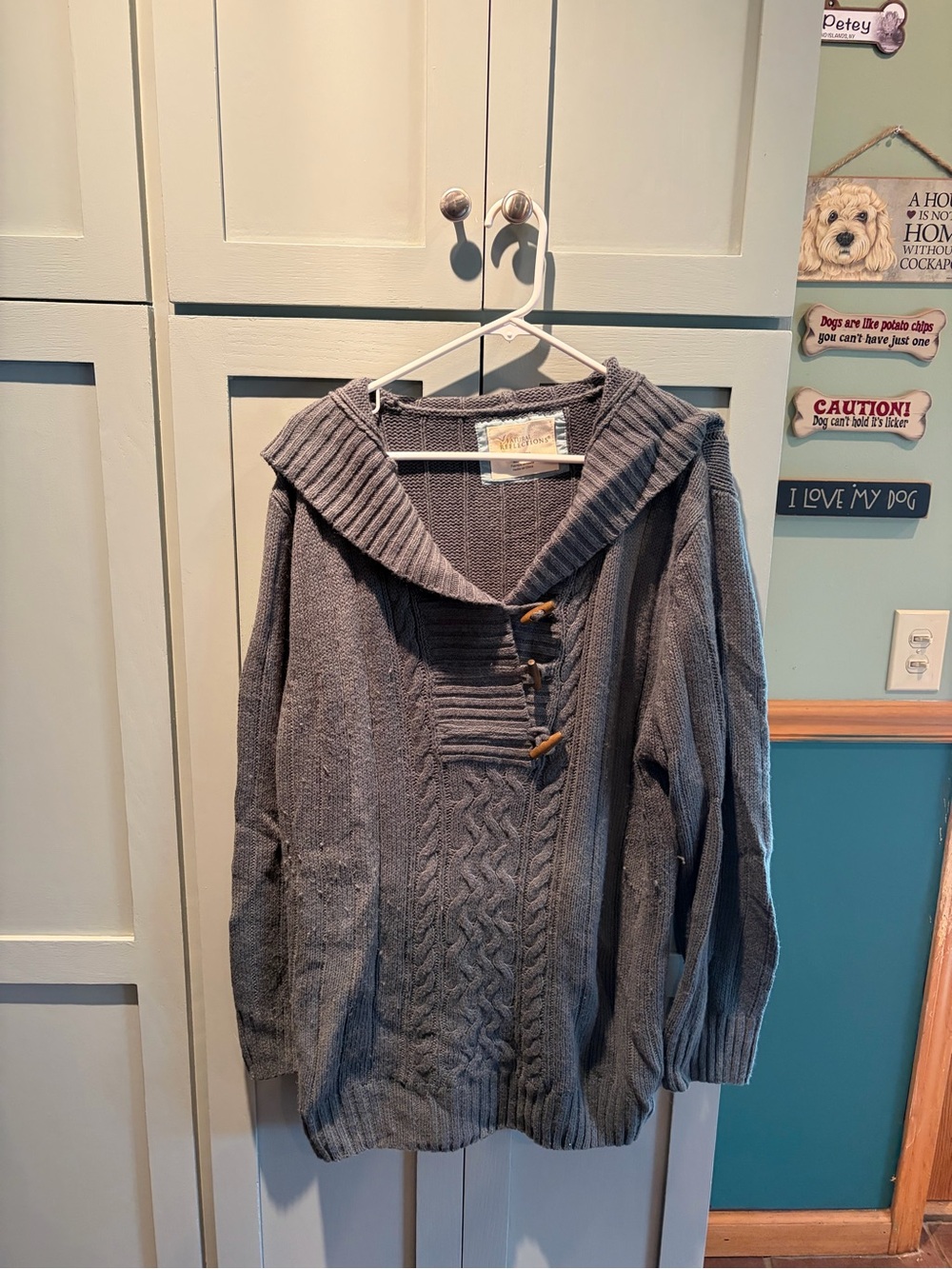 Cozy Hooded Cable Knit Sweater - spruce